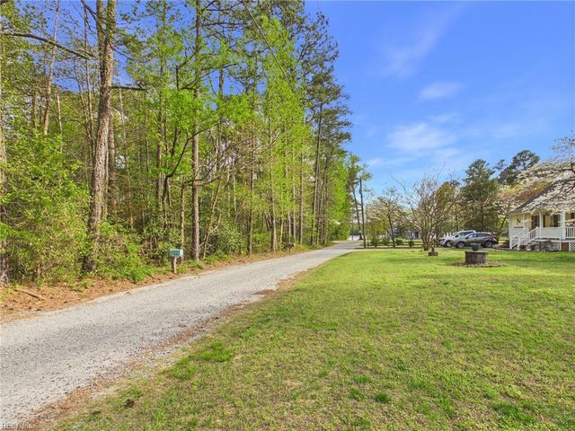 1014 Deerchase RD, Saluda, VA 23149