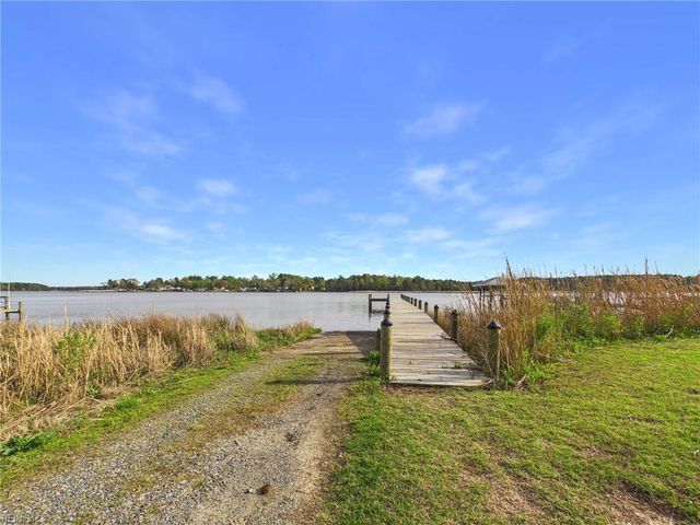 1014 Deerchase RD, Saluda, VA 23149