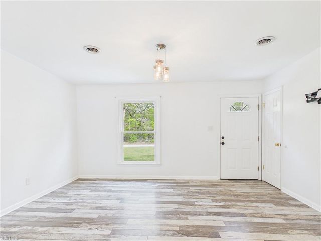 1014 Deerchase RD, Saluda, VA 23149