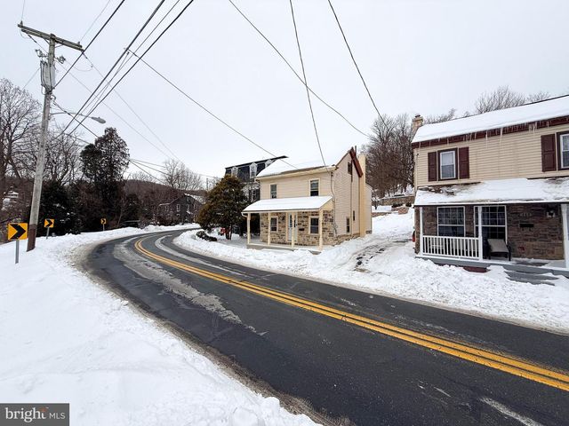 153 E WYOMISSING AVE, Mohnton, PA 19540