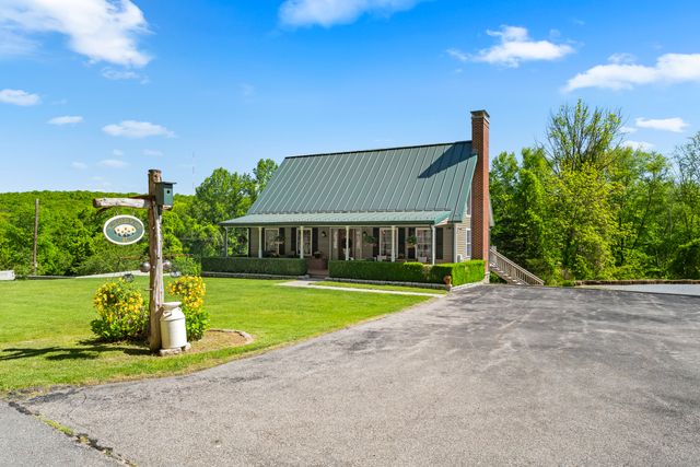80 Walker Road, Montville, CT 06370