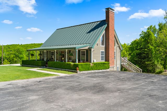 80 Walker Road, Montville, CT 06370