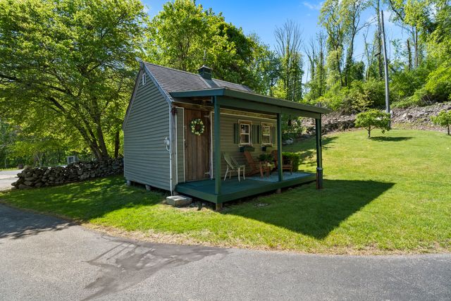 80 Walker Road, Montville, CT 06370