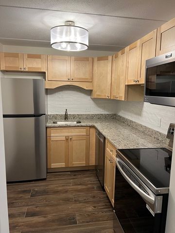 70 Nicholas Rd 10, Framingham, MA 01701