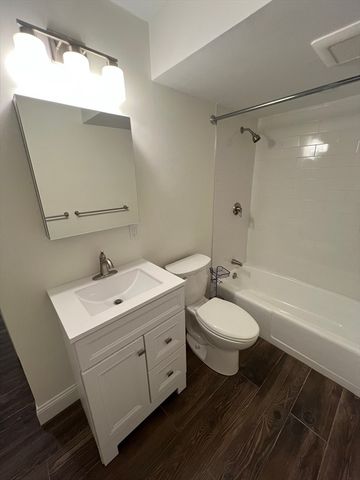 70 Nicholas Rd 10, Framingham, MA 01701