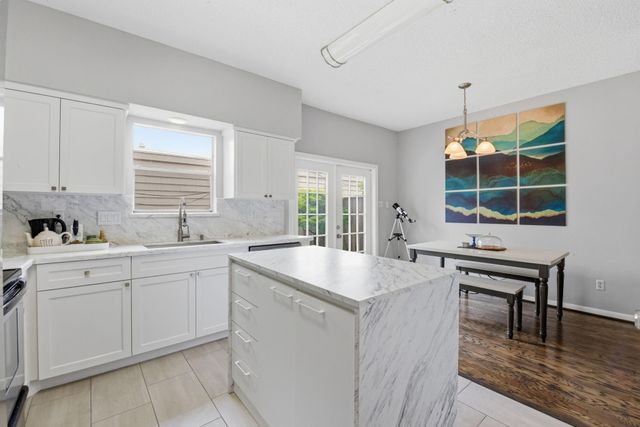 1011 Fountain View Drive, Houston, TX 77057