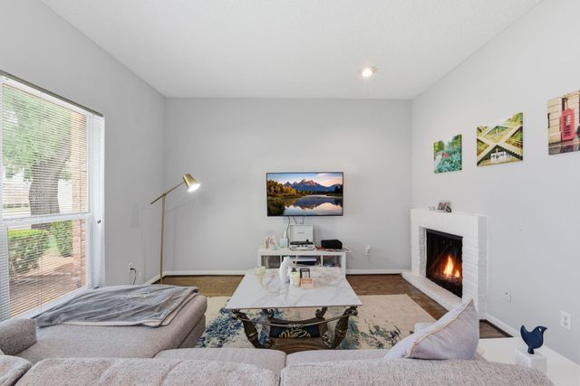 1011 Fountain View Drive, Houston, TX 77057