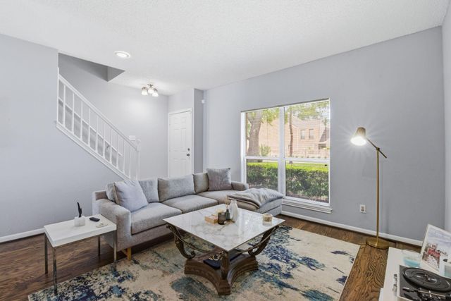 1011 Fountain View Drive, Houston, TX 77057