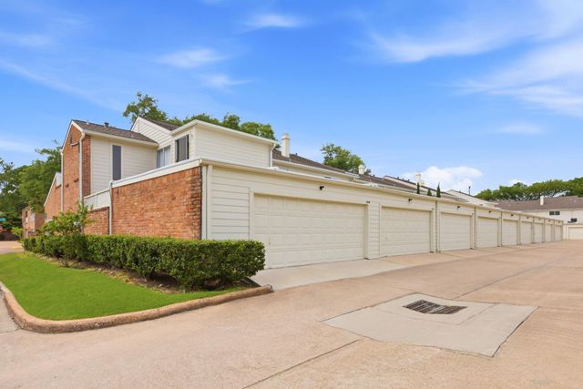 1011 Fountain View Drive, Houston, TX 77057