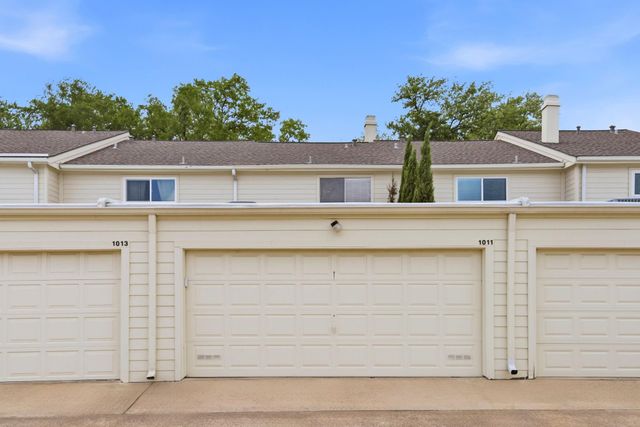 1011 Fountain View Drive, Houston, TX 77057