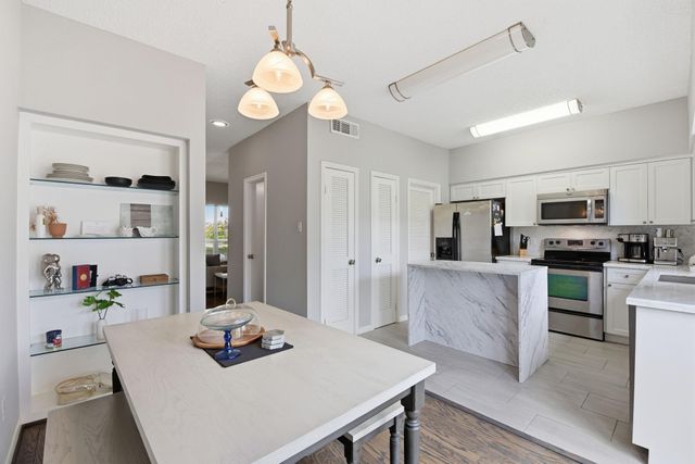 1011 Fountain View Drive, Houston, TX 77057