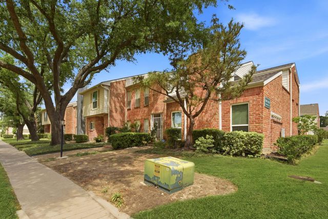 1011 Fountain View Drive, Houston, TX 77057