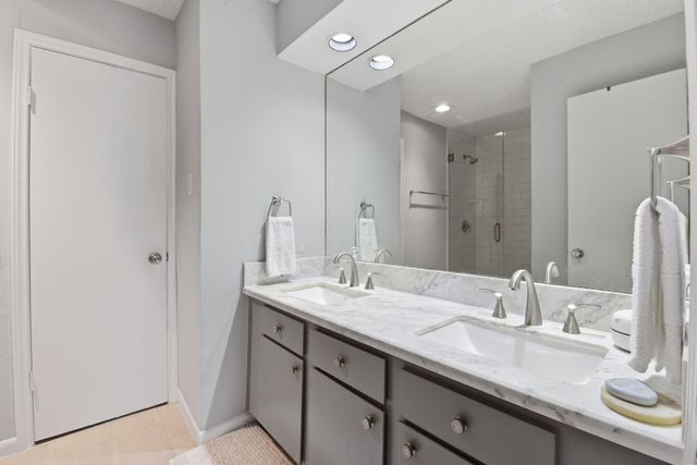 1011 Fountain View Drive, Houston, TX 77057