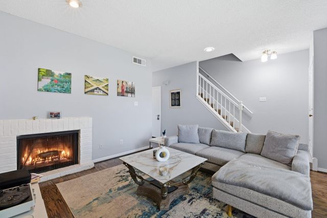 1011 Fountain View Drive, Houston, TX 77057