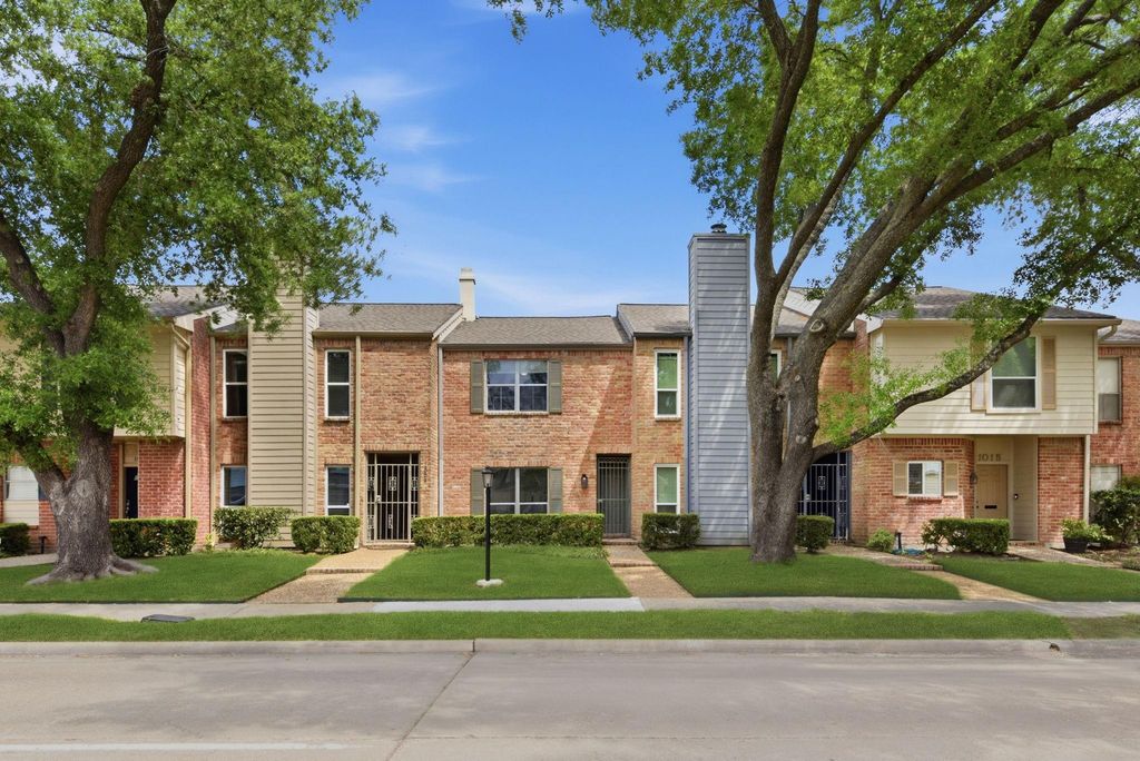 1011 Fountain View Drive, Houston, TX 77057