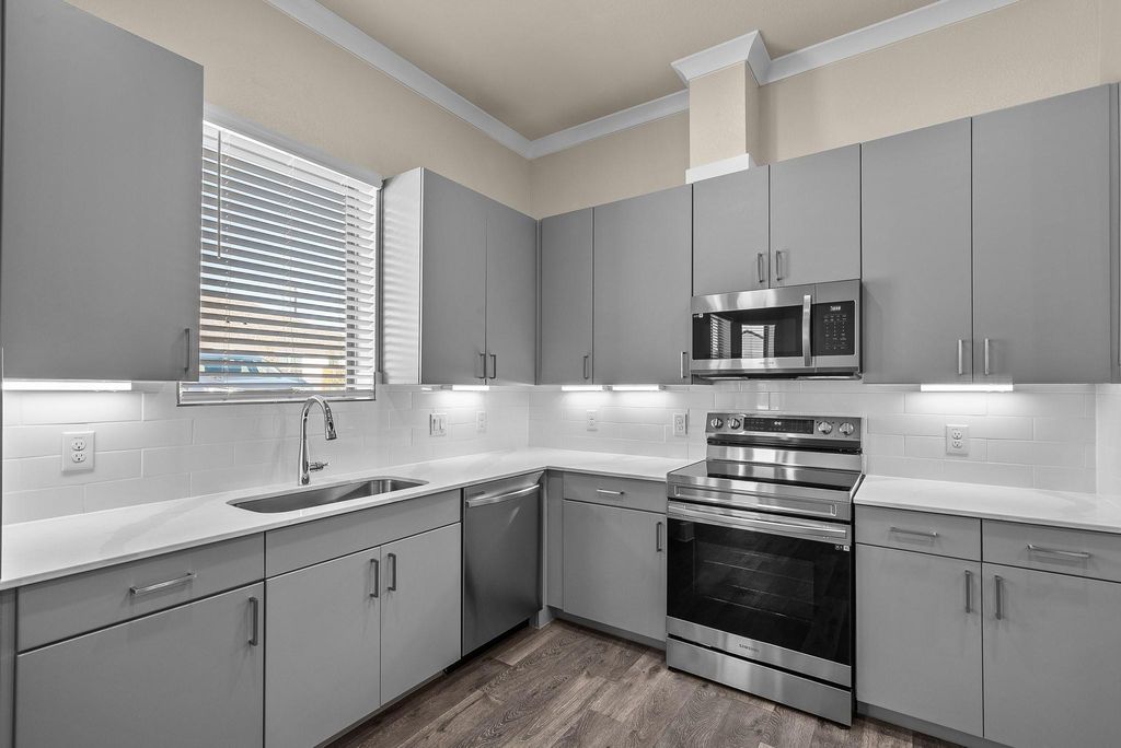 476 Suffield DR 229, Buda, TX 78610