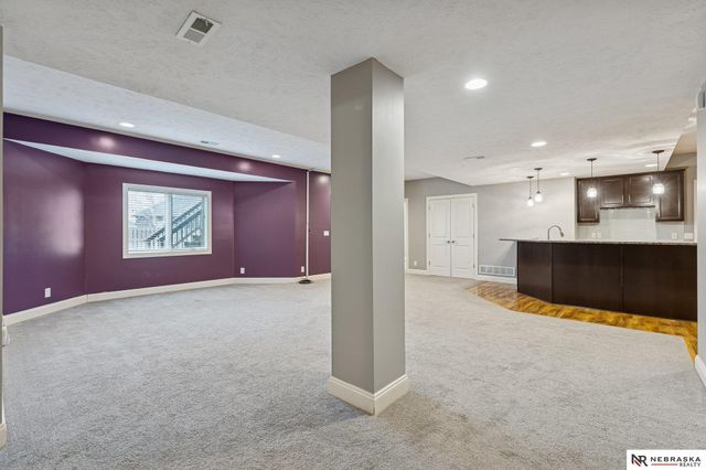 17902 Camelback Avenue, Omaha, NE 68136