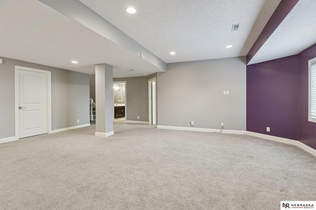 17902 Camelback Avenue, Omaha, NE 68136