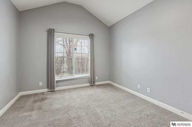 17902 Camelback Avenue, Omaha, NE 68136