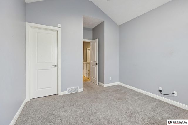 17902 Camelback Avenue, Omaha, NE 68136