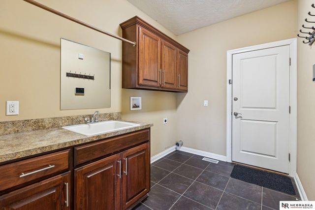 17902 Camelback Avenue, Omaha, NE 68136