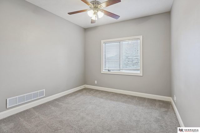 17902 Camelback Avenue, Omaha, NE 68136