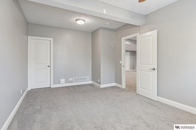 17902 Camelback Avenue, Omaha, NE 68136