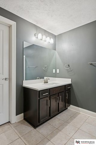 17902 Camelback Avenue, Omaha, NE 68136