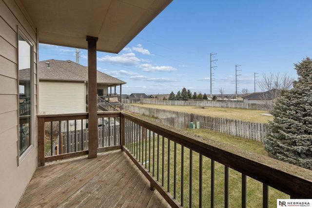 17902 Camelback Avenue, Omaha, NE 68136