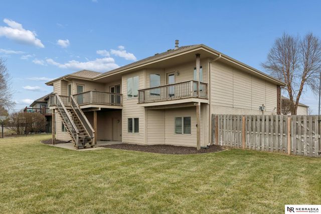 17902 Camelback Avenue, Omaha, NE 68136