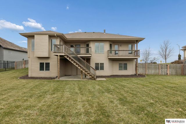 17902 Camelback Avenue, Omaha, NE 68136