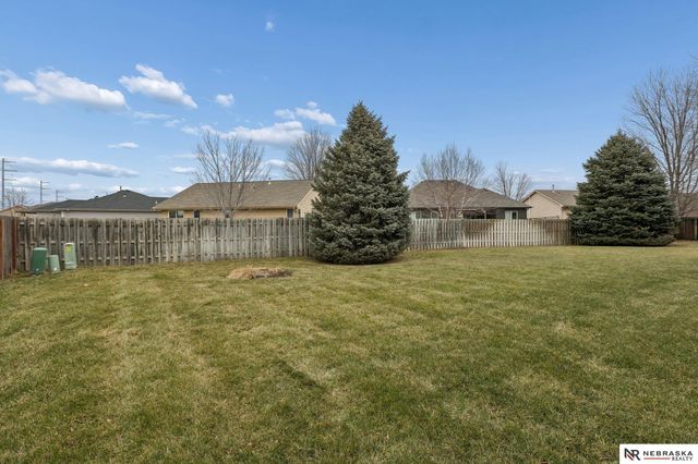 17902 Camelback Avenue, Omaha, NE 68136