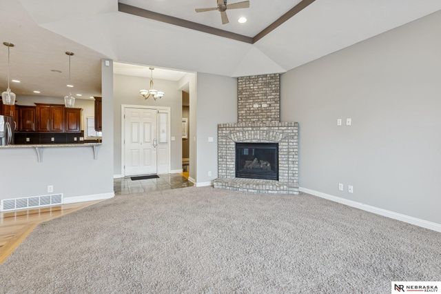 17902 Camelback Avenue, Omaha, NE 68136