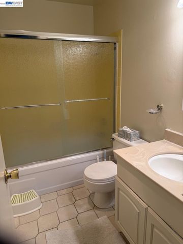 320 N Civic Dr 103, Walnut Creek, CA 94596