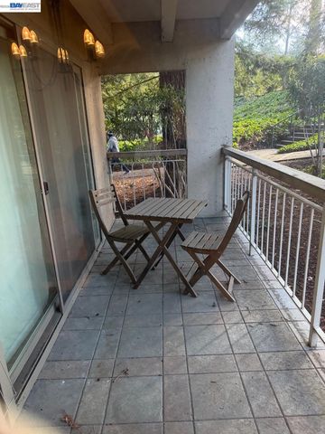 320 N Civic Dr 103, Walnut Creek, CA 94596