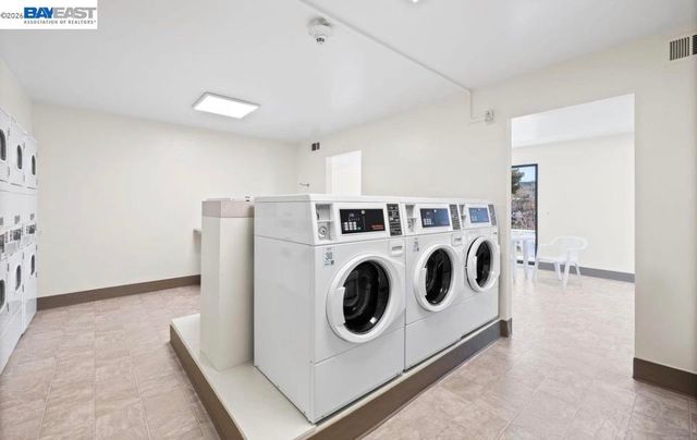 320 N Civic Dr 103, Walnut Creek, CA 94596