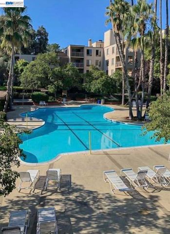 320 N Civic Dr 103, Walnut Creek, CA 94596