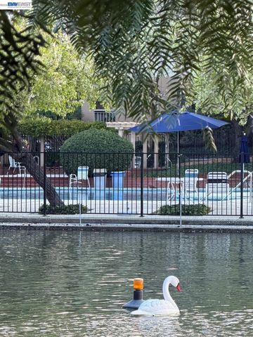 320 N Civic Dr 103, Walnut Creek, CA 94596