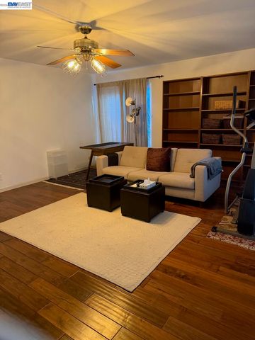 320 N Civic Dr 103, Walnut Creek, CA 94596