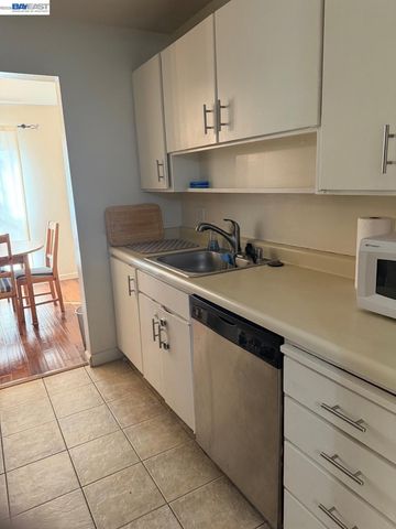 320 N Civic Dr 103, Walnut Creek, CA 94596