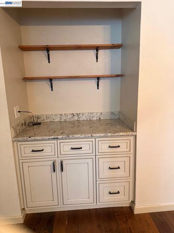 320 N Civic Dr 103, Walnut Creek, CA 94596