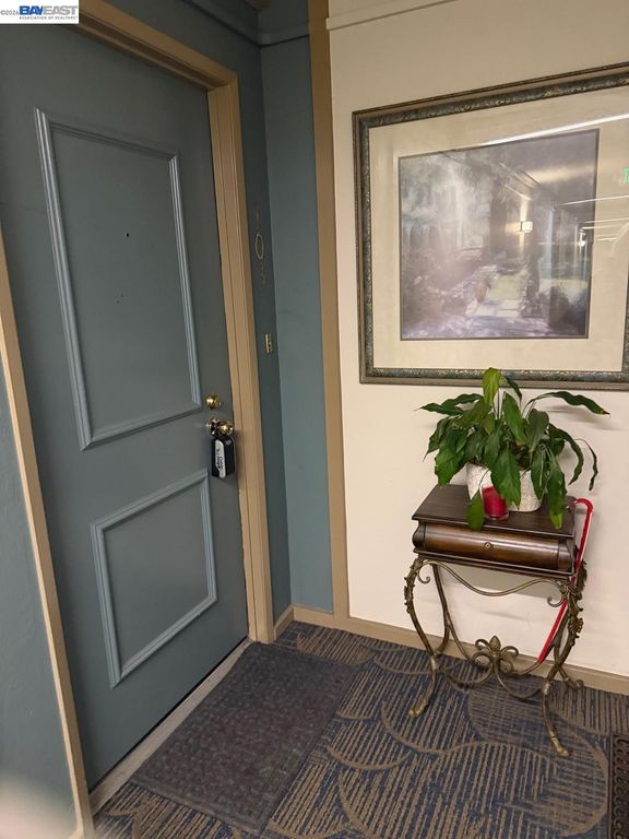 320 N Civic Dr 103, Walnut Creek, CA 94596