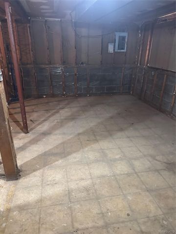 21005 Reimanville Avenue, Royal Oak Charter Township, MI 48220