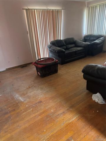 21005 Reimanville Avenue, Royal Oak Charter Township, MI 48220