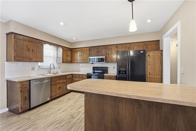 6 NE 101st Place, Kansas City, MO 64155