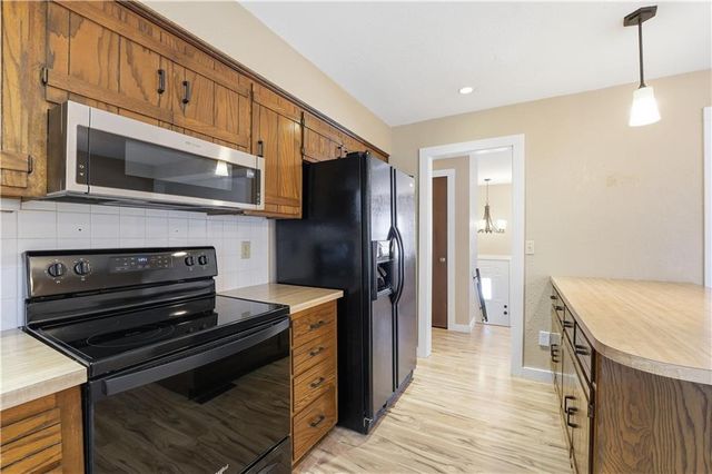 6 NE 101st Place, Kansas City, MO 64155