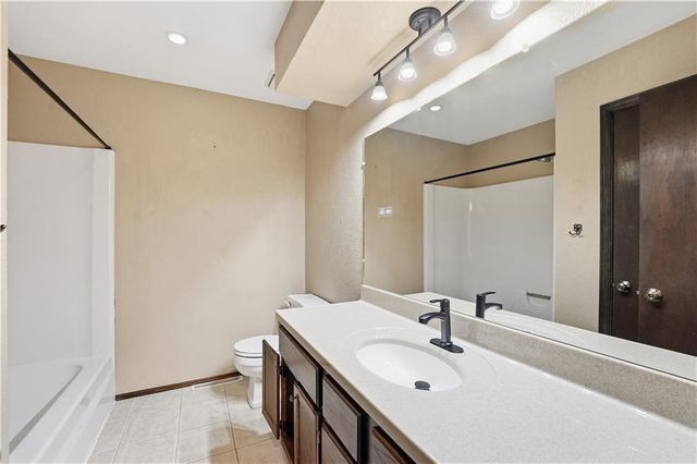 6 NE 101st Place, Kansas City, MO 64155