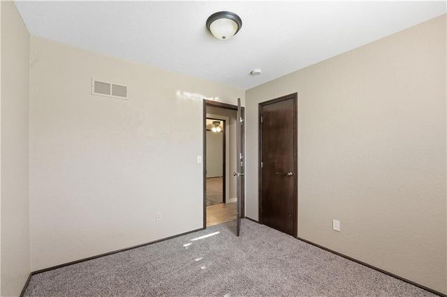 6 NE 101st Place, Kansas City, MO 64155