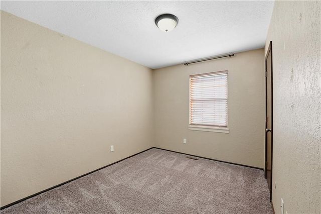 6 NE 101st Place, Kansas City, MO 64155