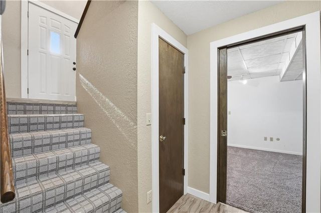 6 NE 101st Place, Kansas City, MO 64155